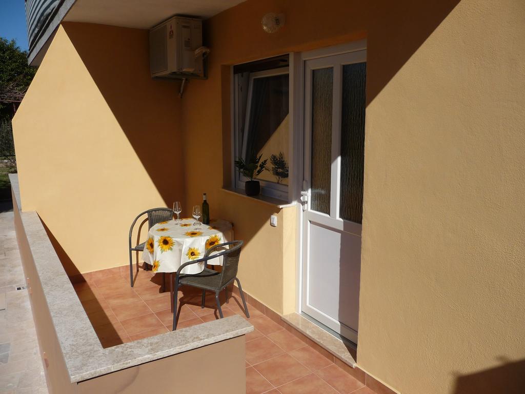 Apartments & Rooms Milka Umago Esterno foto