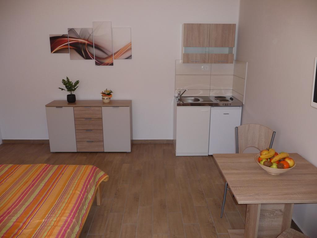 Apartments & Rooms Milka Umago Esterno foto